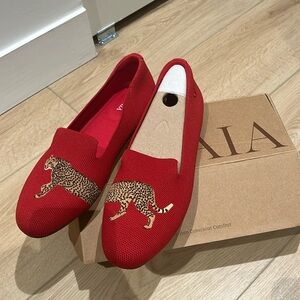 NWT Vivaia red cheetah flats